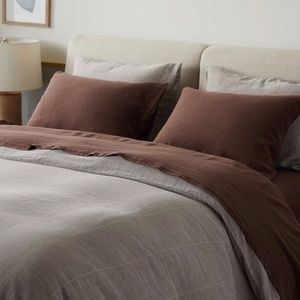 Parachute NWT pillowcase set (two) in linen, raisin color, standard size